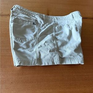 The North Face Tan Cargo Shorts Lightweight Elastic Waist